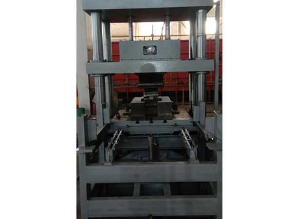 630T振動液壓機(jī)帶機(jī)外出模